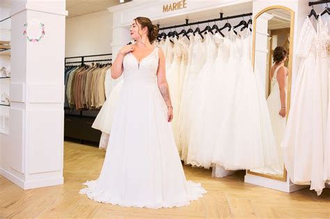 celine d'al bolbec|Boutique de robes de mariée avec essayage sur.